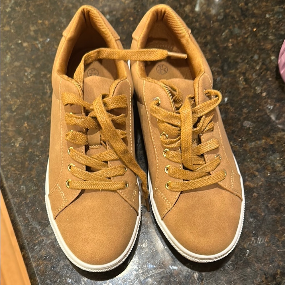 Women’s Tan suede shoes